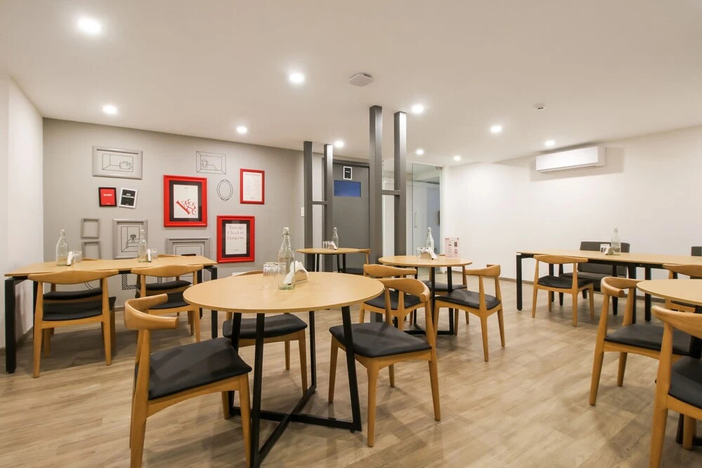OYO Townhouse 180 Sant Regency