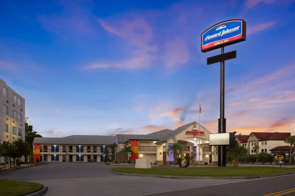 Howard Johnson by Wyndham Savannah GA