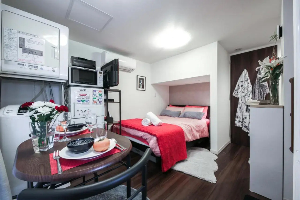 North Cottage Studio Apartment with private entrance
