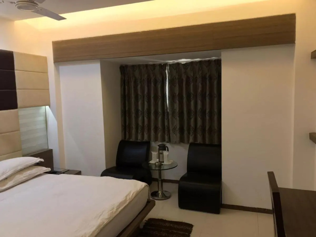 Pearl Hotel & Banquets