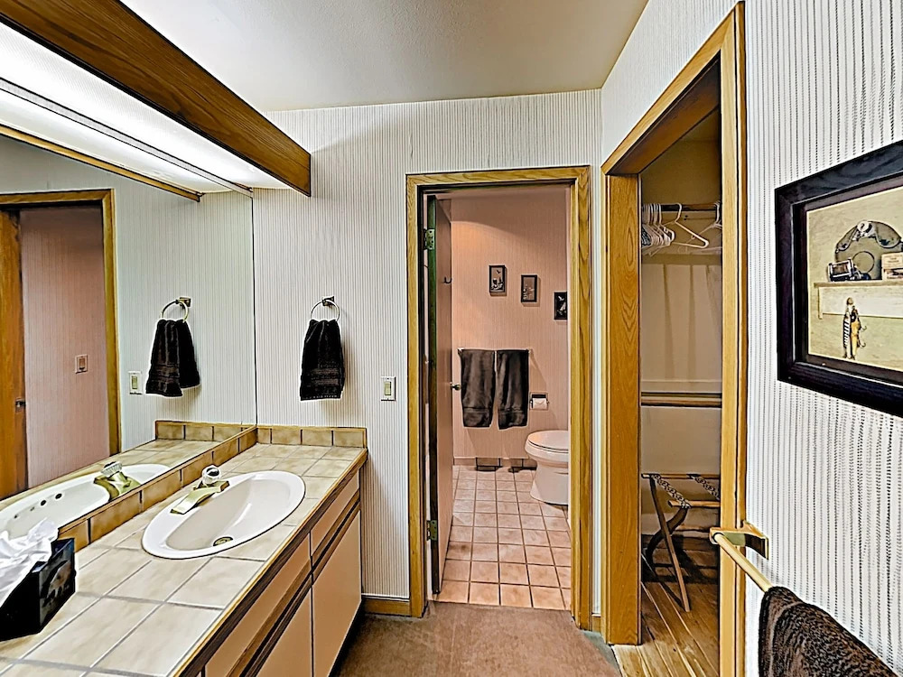 New Listing! Expansive W/ Pool & Hot Tub 3 Bedroom Condo
