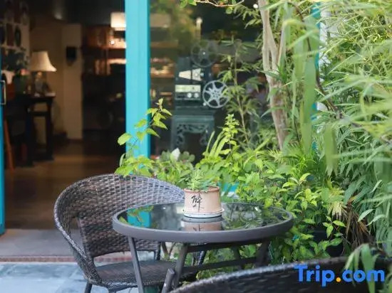 Zhaoqing Time Story Homestay (Seven Star Cave Archway)