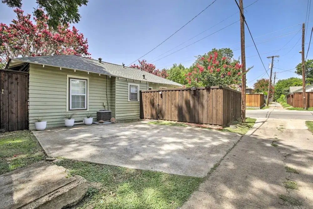 4 Mi to Dtwn: Dallas Gem w/ Furnished Patio
