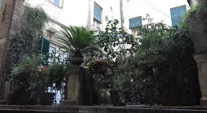 Rooms Corte Delle Uova Centro Storico Piazza San Michele