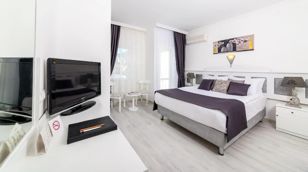 Aryes Deluxe Hotel