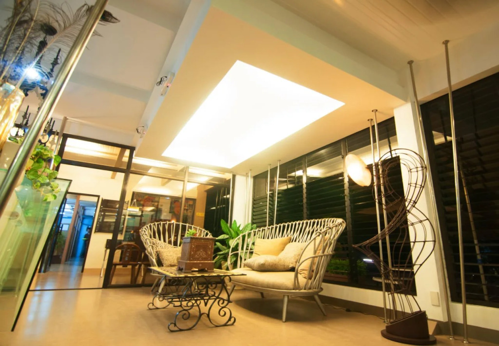 Avenue One Hotel