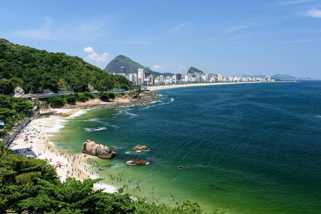 Ocean Blue Moderno com Vista Espetacular ao lado do Leblon na frente da Escola Stella Maris Garagem Internet Veloz 2 Smart TVs Piscina Sauna