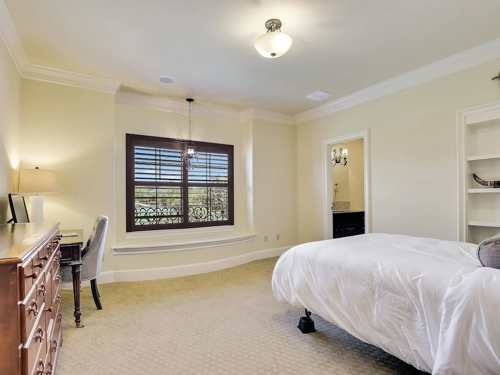 The Arrive Sunrise Estate On Lake Austin 5 Bedroom Estate