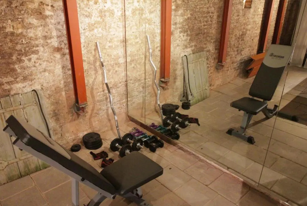 Top-notch space along canal in historic centre