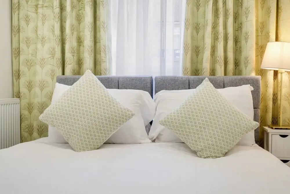 Luxury 1 & 2 bed Apartment free parking