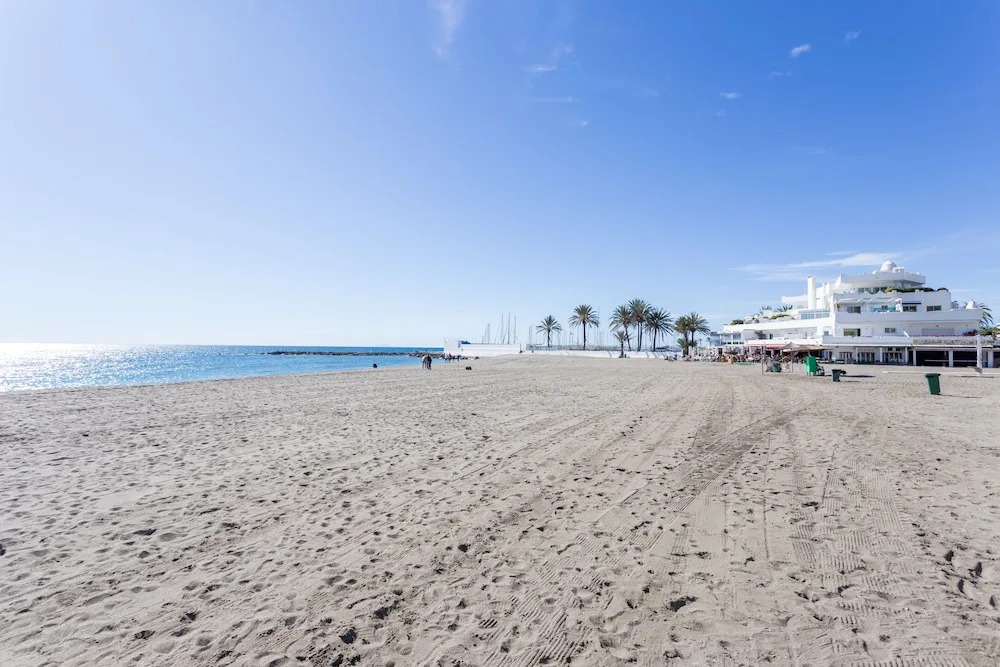 2º MTR - Marbella Temporary Rent 3 bedrooms Av del Mar