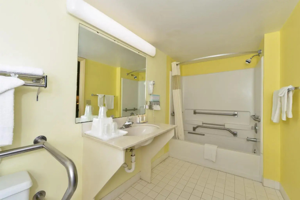 Americas Best Value Inn - Satellite Beach