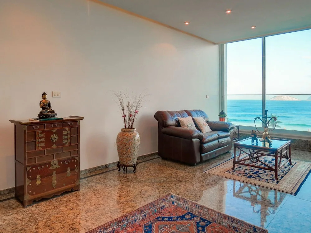 LinkHouse Majestic Beachfront Ipanema 3BDR Y1-008