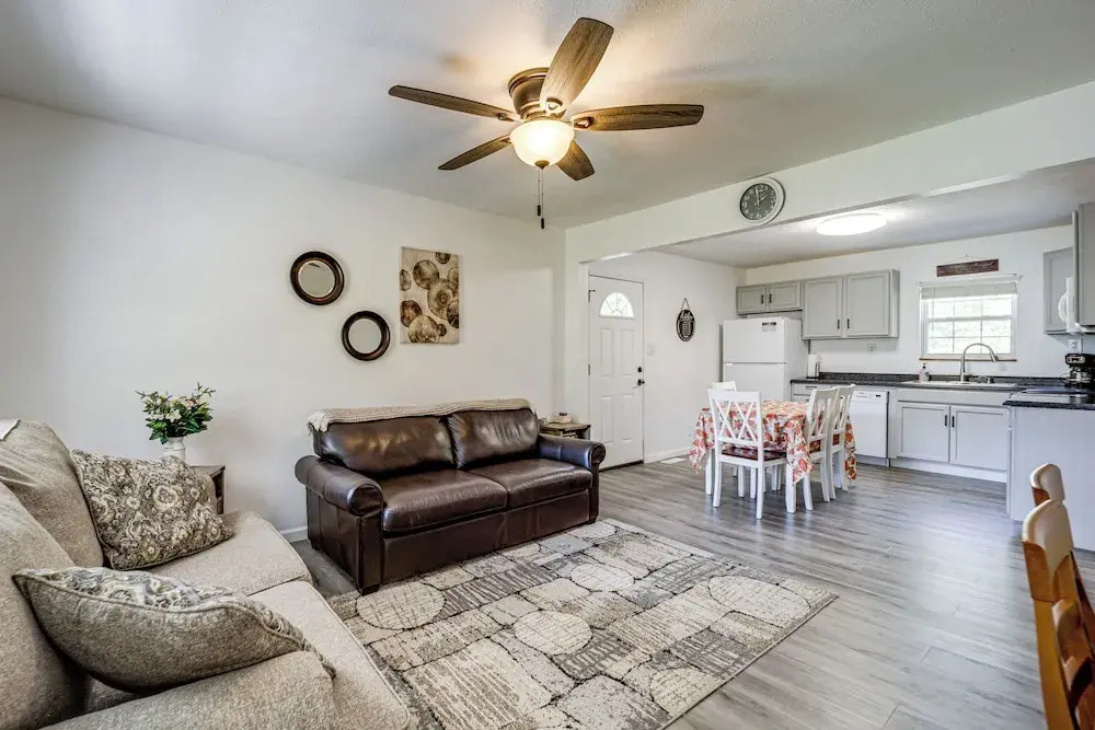 Walk to Main Street! Family Home in Williamstown