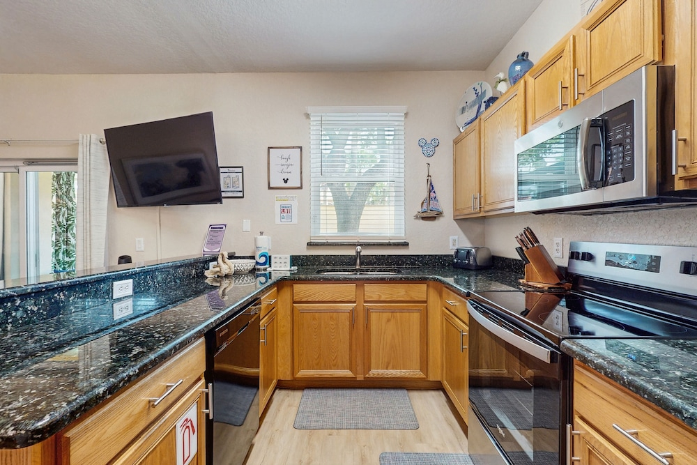 Spacious Dog-friendly 3bed/3 Bath Townhome With Screened in Lanai Near Disney