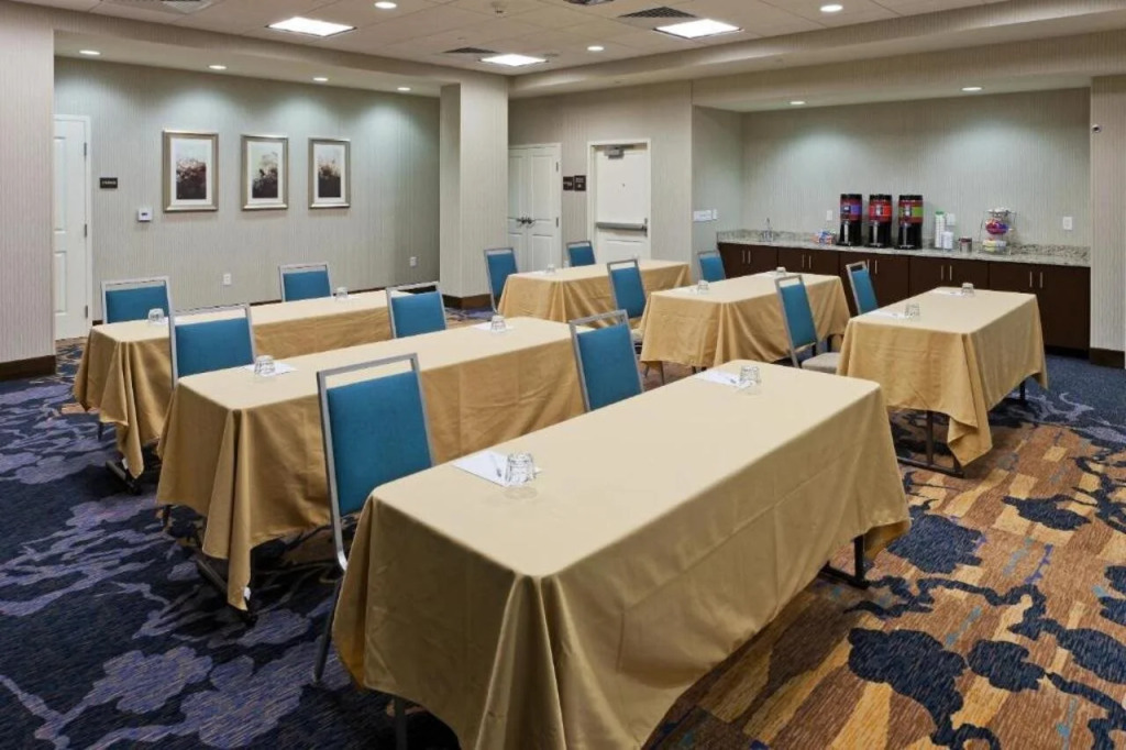 Hampton Inn & Suites Denver Airport / Gateway Park