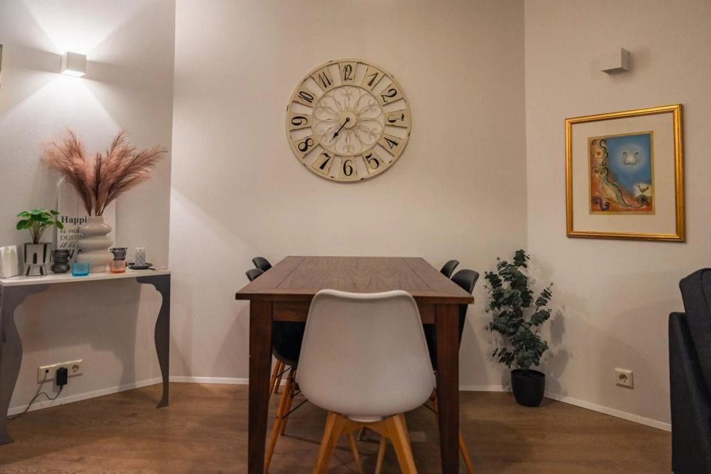 H100 Lovely 1-bedroom apartment on the main street