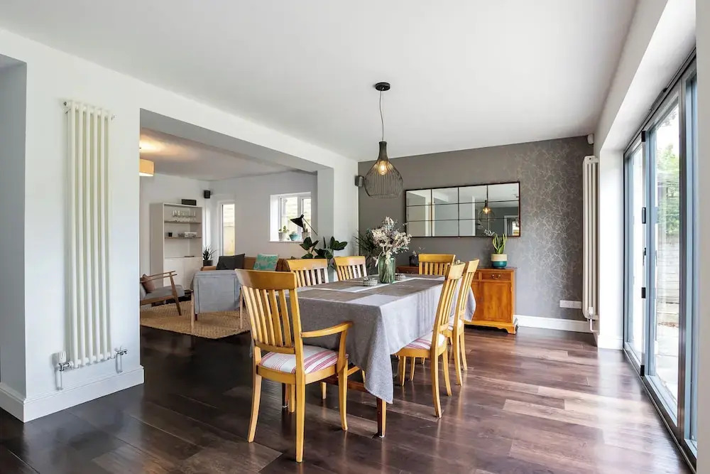 Stunning 5 Bed in the Centre of Bourton