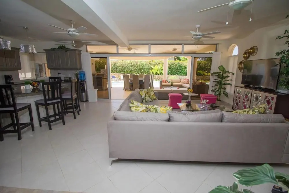 One of a Kind 6 Bedroom Luxury Villa