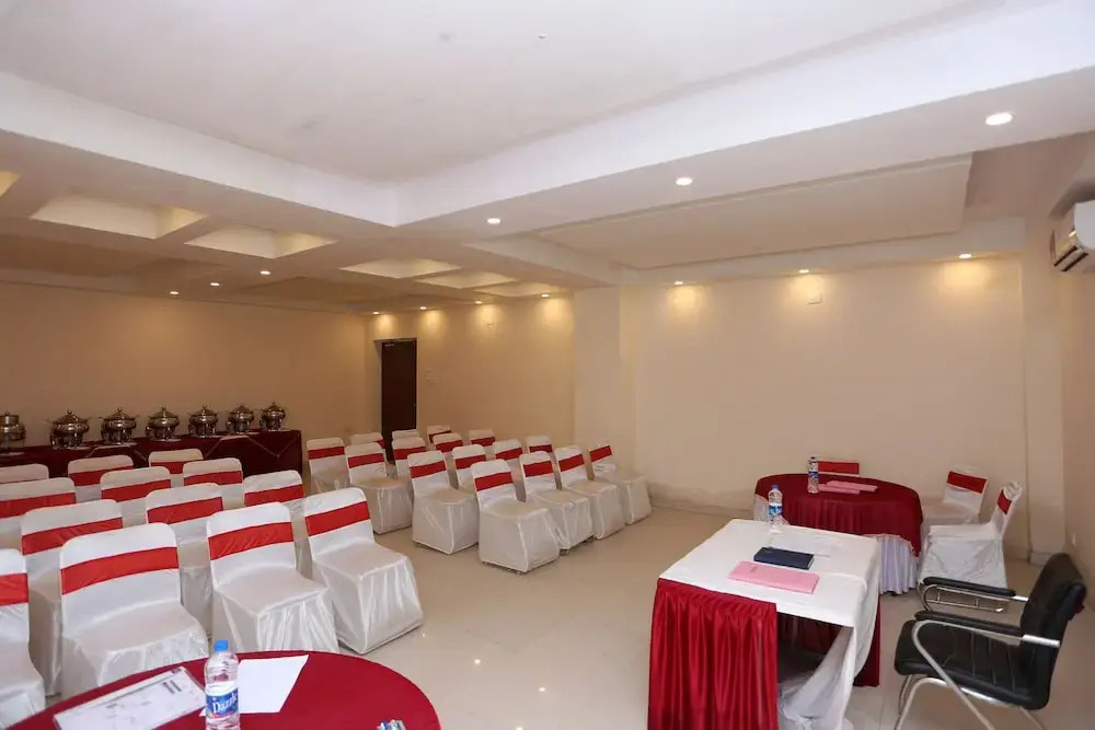 Capital O 9010 Hotel Railview