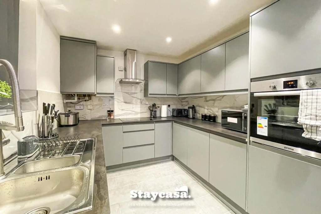 Live in Style House in Desirable Location