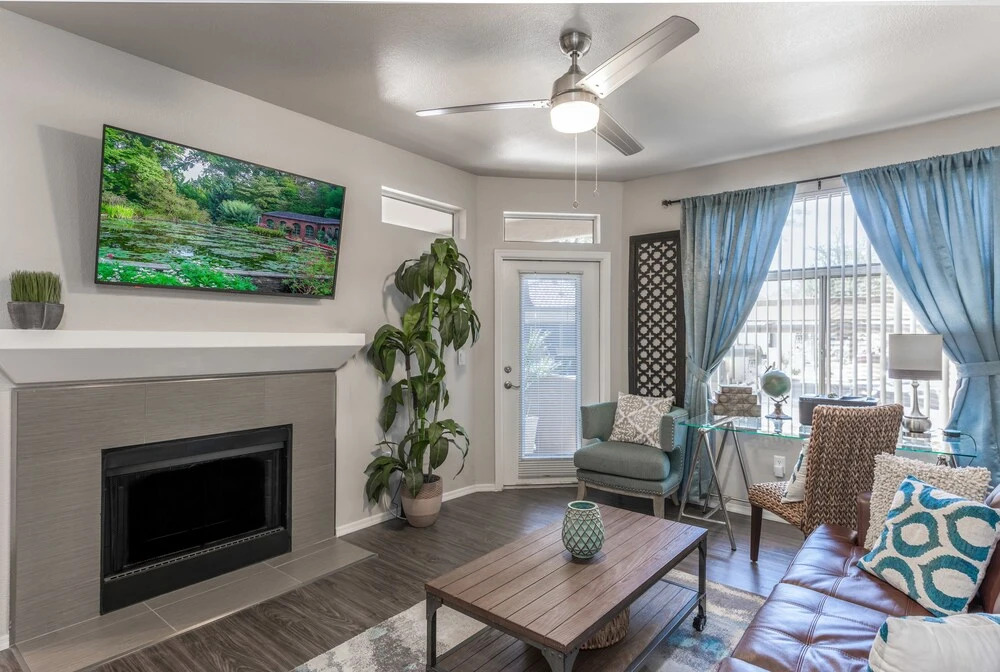 Executive King, Close to TCP and Kierland w Parking 1005