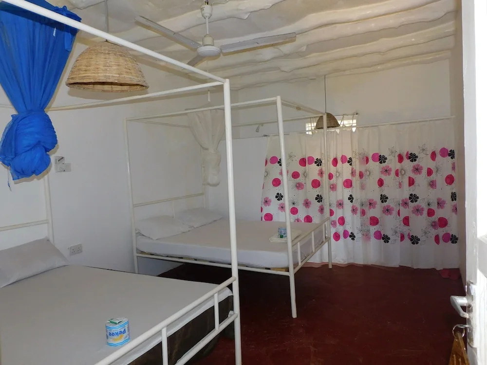 Курортный Отель Travellers Inn Resort Malindi