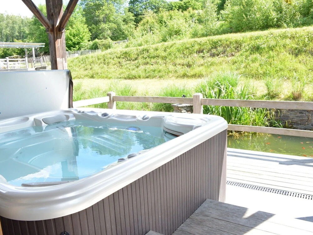 Cozy Holiday Home in Bièvre with Hot Tub