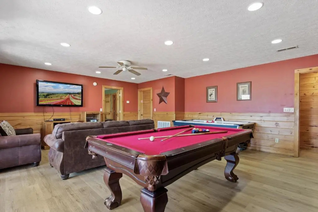 Above the Clouds, 4 Bedrooms, Pool Access, Private, Gaming, Sleeps 16