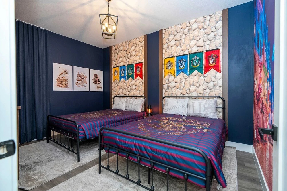 Spacious Getaway With Modern Themed Rooms