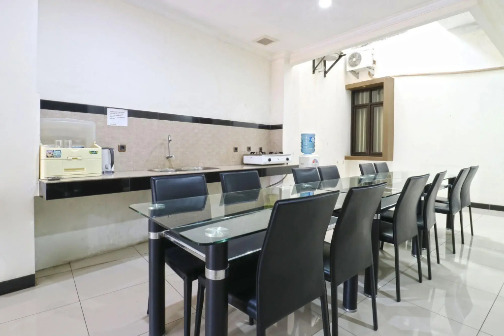 Saloka Guest House & Residence