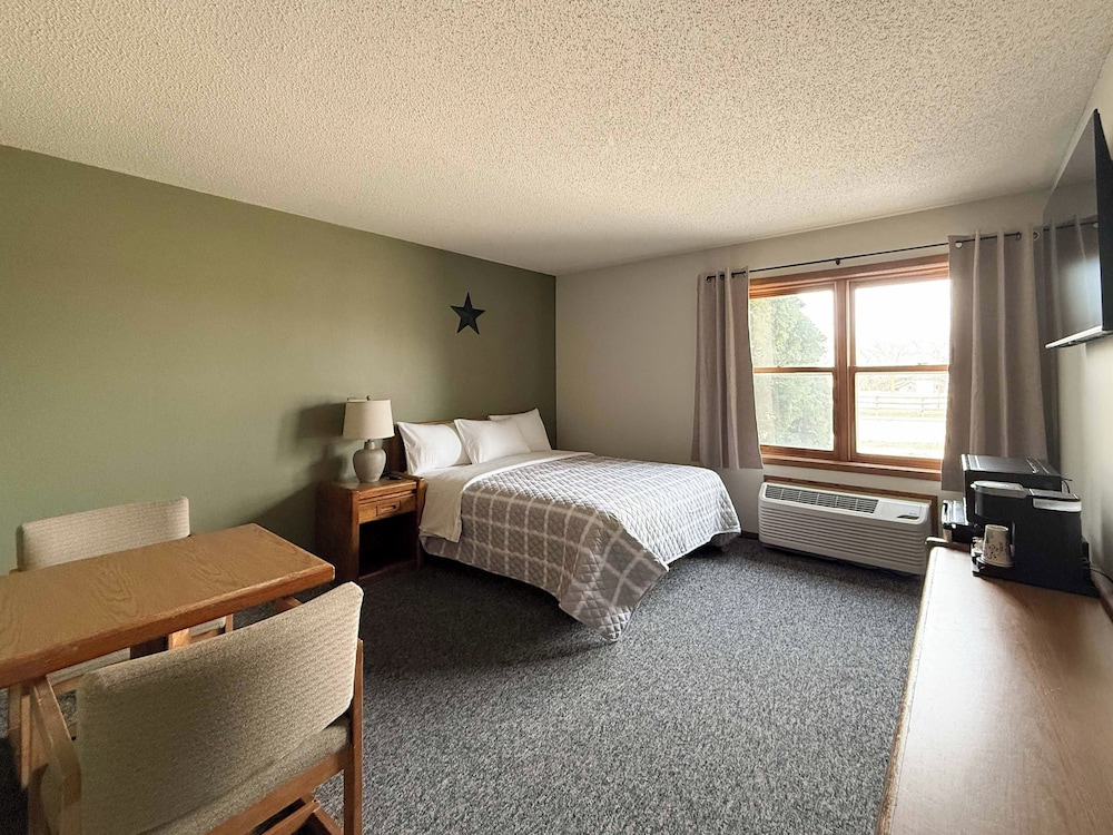 The Trail Inn - Amana IA