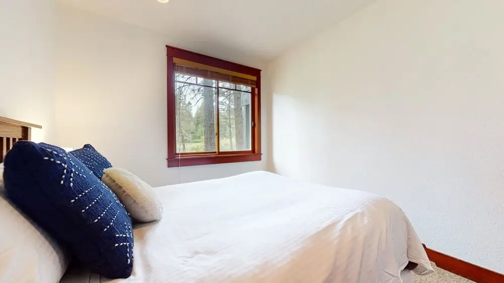 Timbers 15 Private Hot Tub, 2 Car Garage, Washer Dryer, Large Townhouse by RedAwning