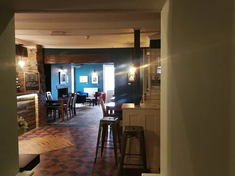 Feathers Hotel Bar and Restaurant