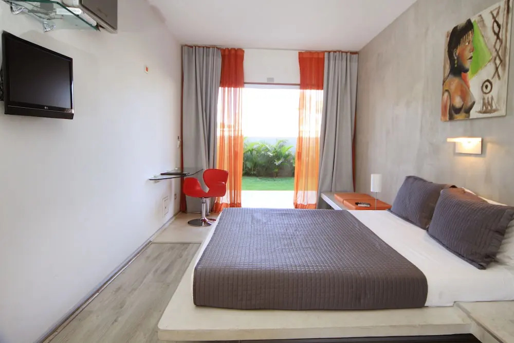 Cocoon Hotel & Lounge