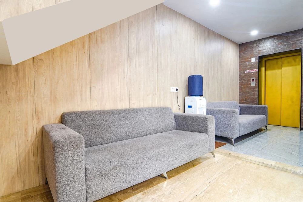 Fabhotel Stayz Inn Us Consulate