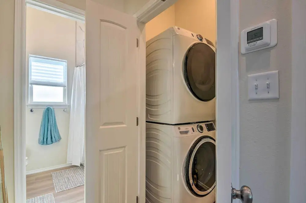 6 Mi to Beach: Rockport Home w/ Pool Access!