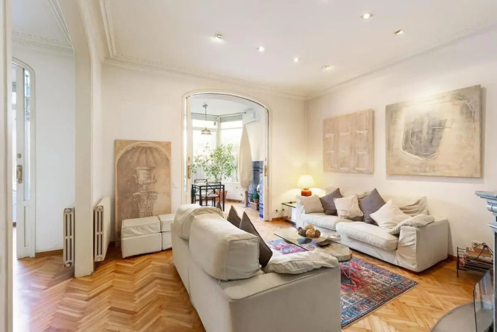 Magnificent and Massive 5 Bedroom Family Apartment and Terrace