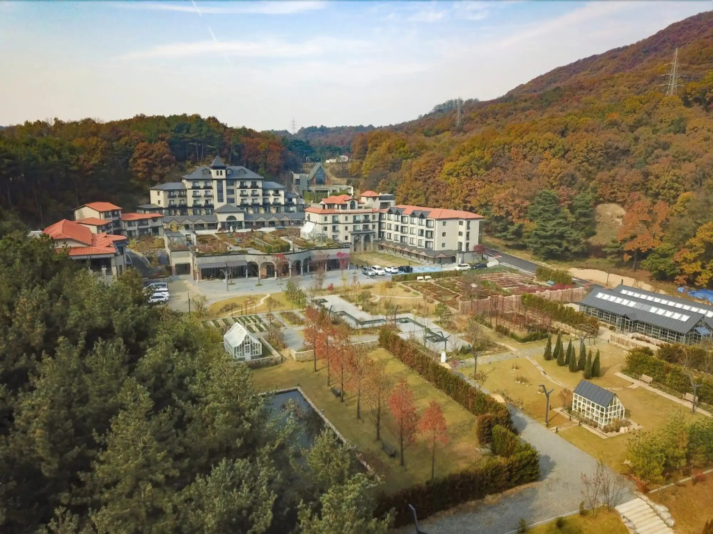 Eden Paradise Hotel