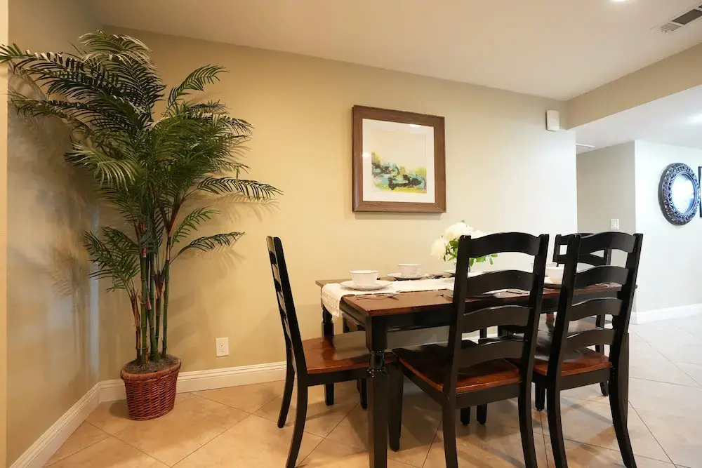 Awesome 4 Bedroom, 3 1/2 Bath Home 1/2 Mile Walk To Disney