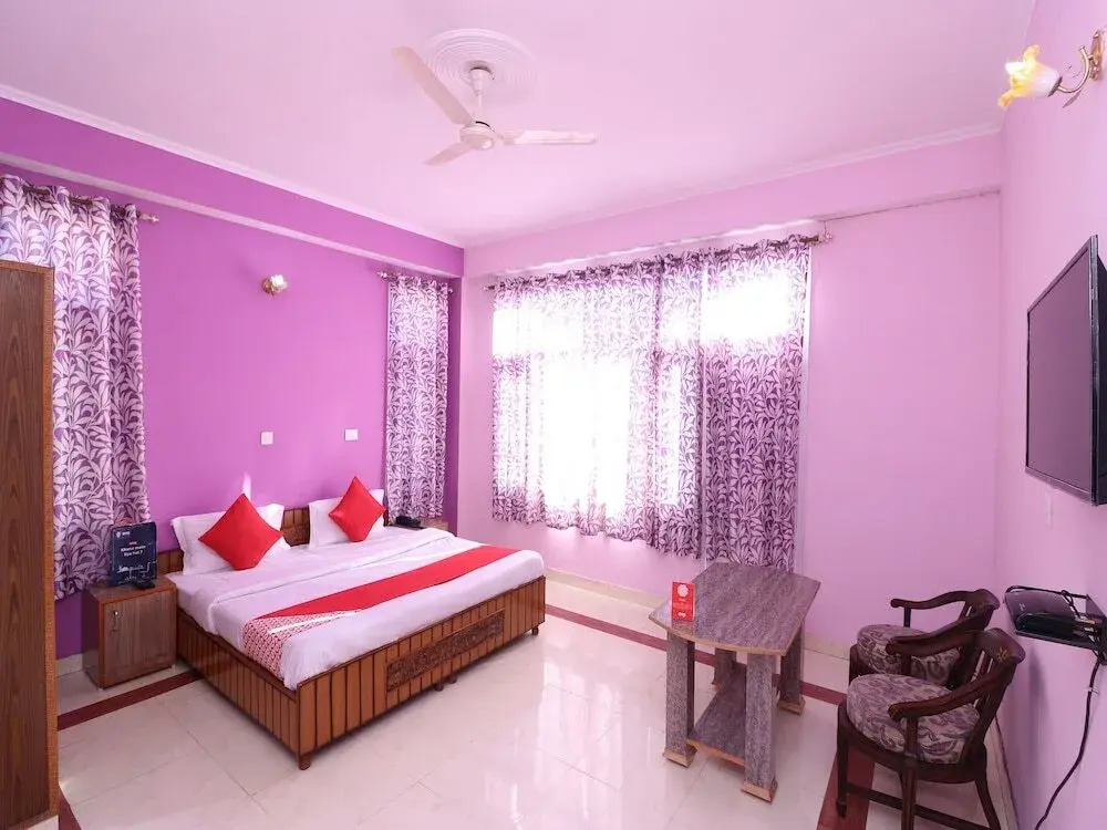 Moksh Hotel by OYO Rooms