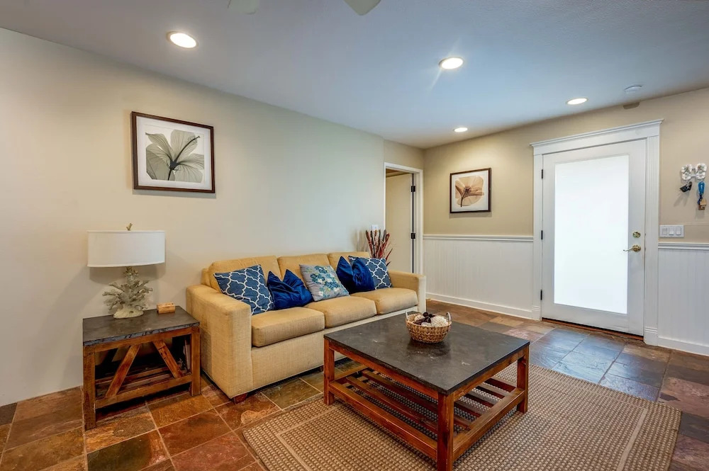 Charming Near The Beach 2 Bedroom Home