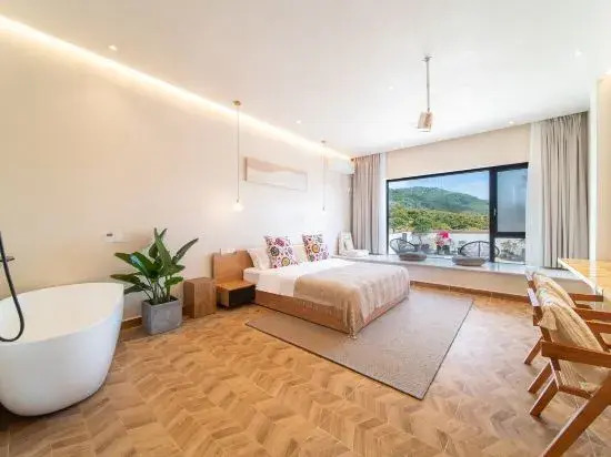 Wanning Riyuewan Flower Romantic Homestay