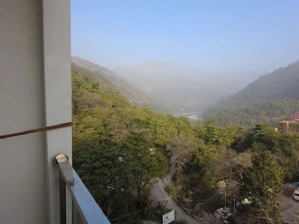 OYO 9711 Hotel Marc Blu