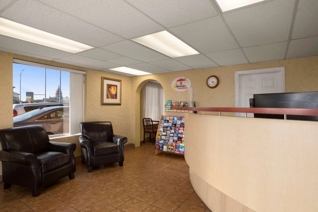 Super 8 by Wyndham Austin Downtown/Capitol Area
