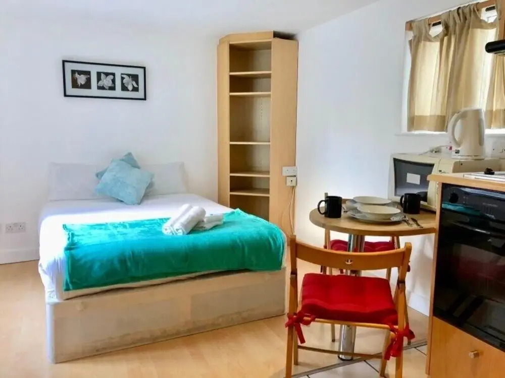 HFS Studio Next To Hydepark L14