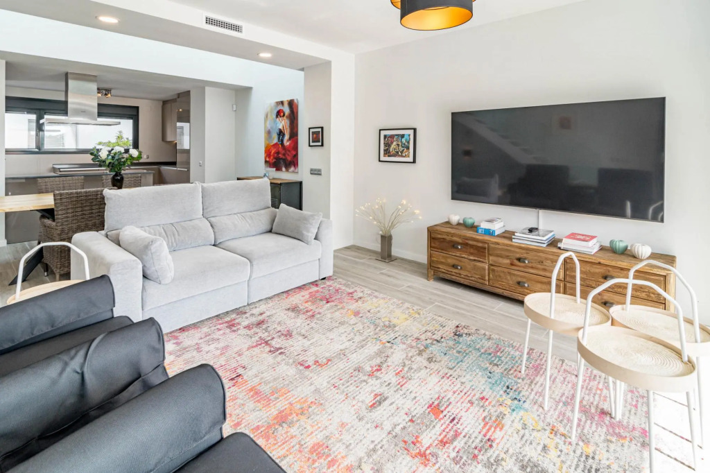 LMT46- Spacious townhouse modern style