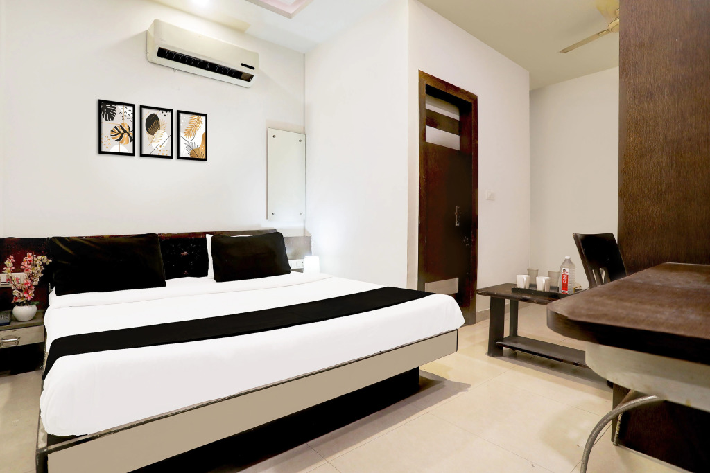 OYO 10454 Hotel Riviera
