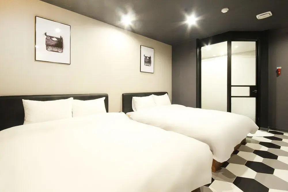 Changwon Myeongseo-Dong No. 25 Hotel Convention Branch