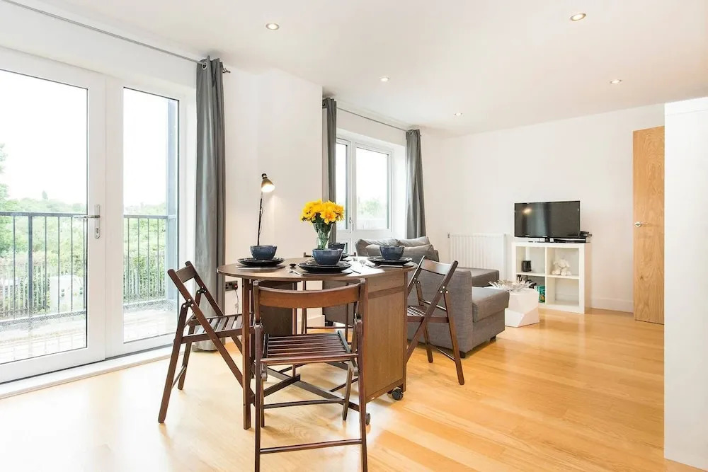 Newly apt for 6 in Greenwich/by Westcombe Park st